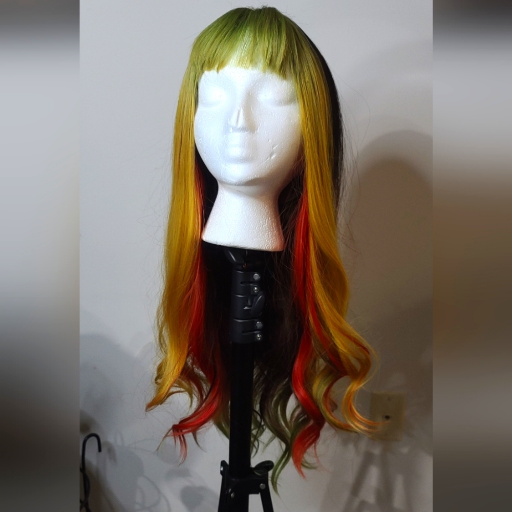 Synthetic wig with bangs
